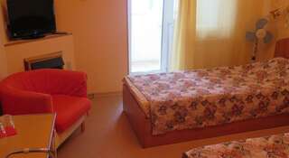 Гостиница Mini Hotel Uyutnoe Prozhivanie Томск Четырехместный номер с балконом-3