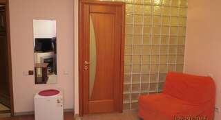Гостиница Mini Hotel Uyutnoe Prozhivanie Томск Двухместный номер Делюкс с 1 кроватью и балконом-5